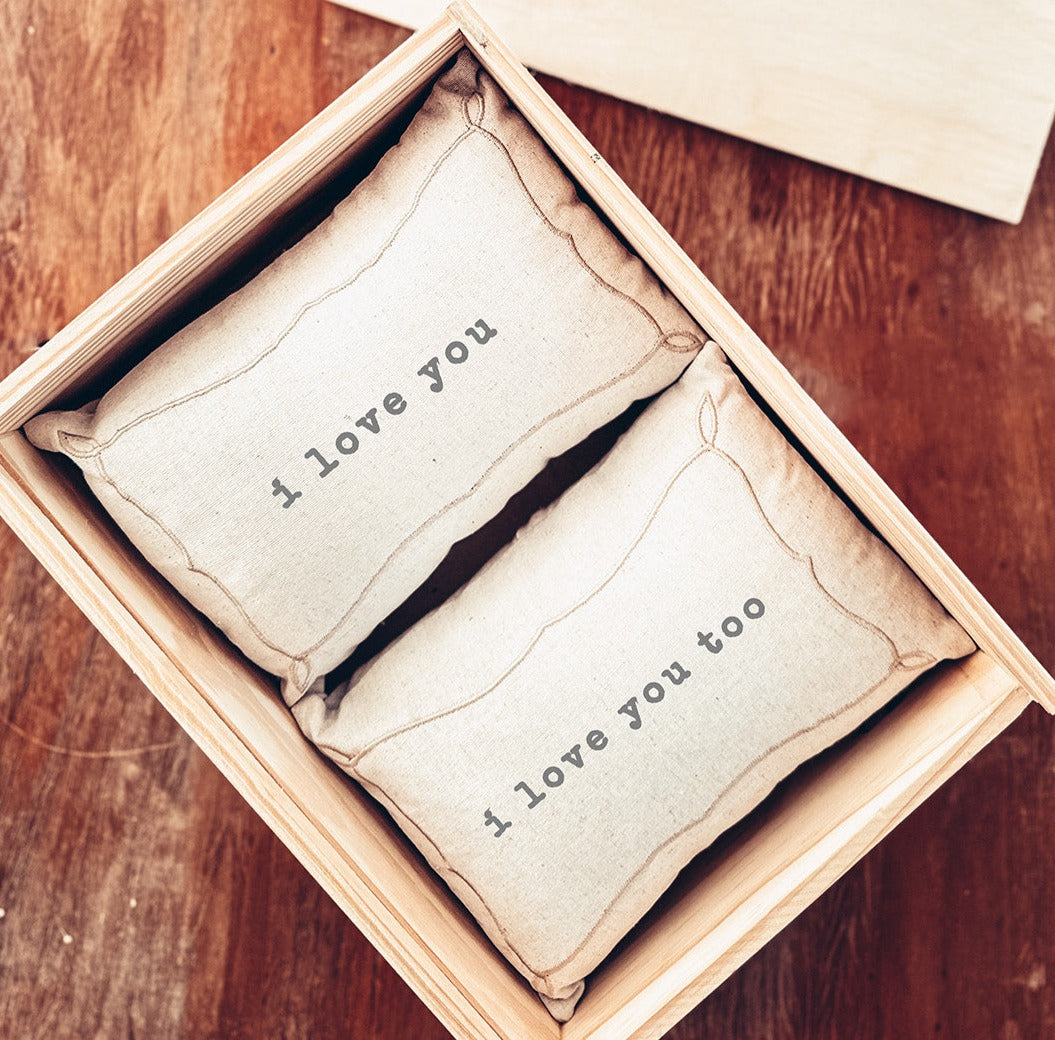 Almofada pequena em linho personalizada