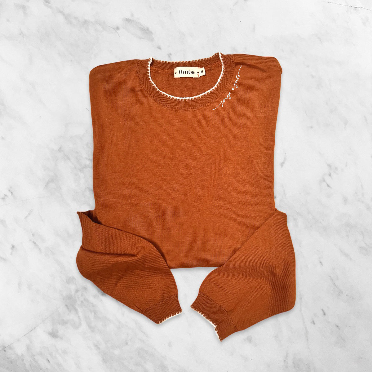 Malha em Tricot com Gola Trabalhada