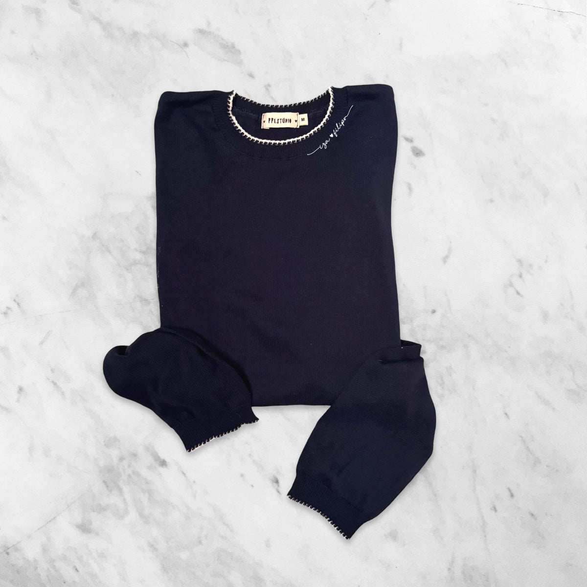 Malha em Tricot com Gola Trabalhada