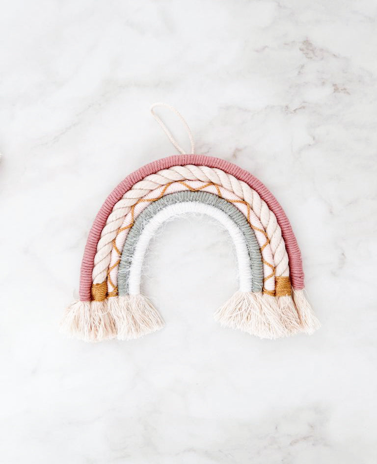 Arco-íris de macramê