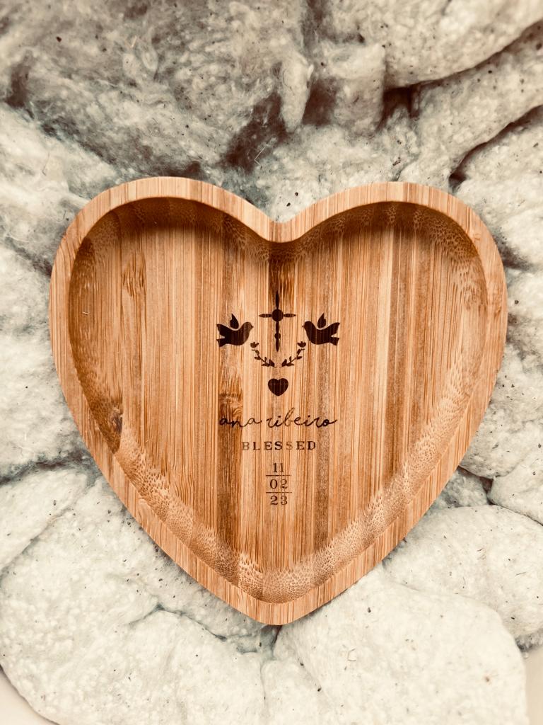 Prato coração de bambu 12cm personalizado - Batizado