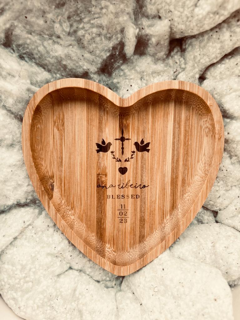 Prato coração de bambu 12cm personalizado - Batizado
