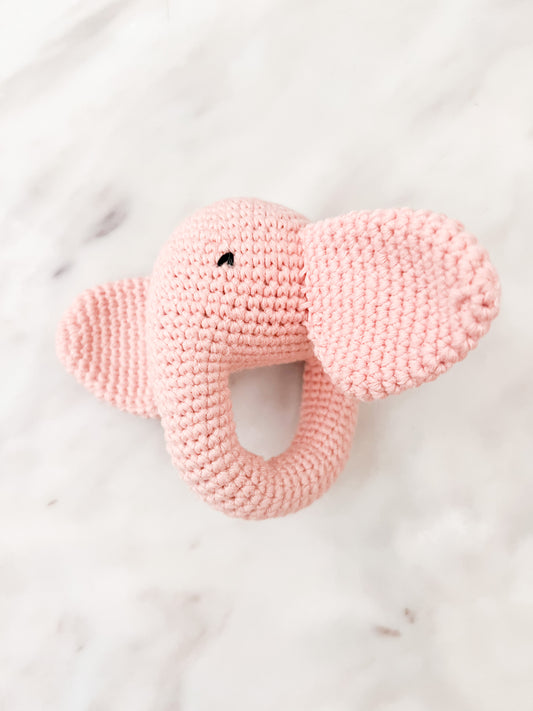 Chocalho elefante crochê rosa